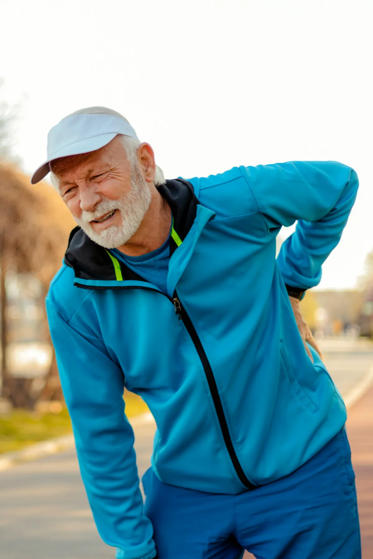 Dolor lumbar en adulto mayor. Metodo de Carmem en Tenerife: consulta terapeutica y evaluacion integral para plan terapeutico personalizado con terapias naturales.